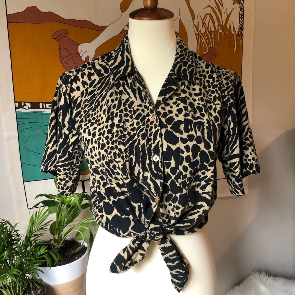 🐆 VINTAGE 90’s animal print button up top